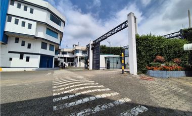 COMPLEJO DE BODEGAS 9.616 m² EN ALQUILER – GUAYAQUIL – VA DAULE
