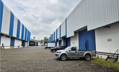COMPLEJO DE BODEGAS 9.616 m² EN ALQUILER – GUAYAQUIL – VA DAULE