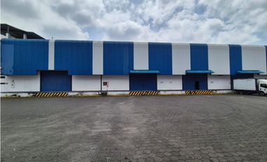 COMPLEJO DE BODEGAS 9.616 m² EN ALQUILER – GUAYAQUIL – VA DAULE