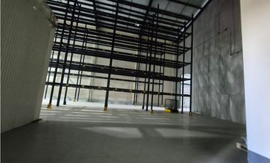 COMPLEJO DE BODEGAS 9.616 m² EN ALQUILER – GUAYAQUIL – VA DAULE