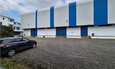 COMPLEJO DE BODEGAS 9.616 m² EN ALQUILER – GUAYAQUIL – VA DAULE