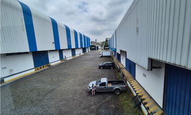 COMPLEJO DE BODEGAS 9.616 m² EN ALQUILER – GUAYAQUIL – VA DAULE