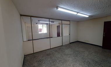 En San Vicente Alquilo Oficina En 2do piso