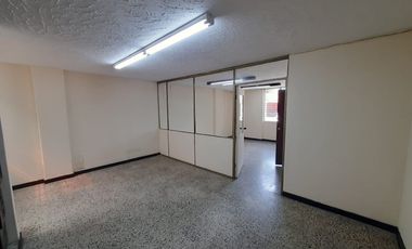 En San Vicente Alquilo Oficina En 2do piso