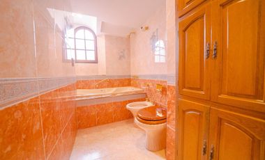 CASA VENTA VILLA BALLESTER 7 AMB. 2 CH PILETA