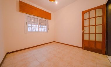 CASA VENTA VILLA BALLESTER 7 AMB. 2 CH PILETA
