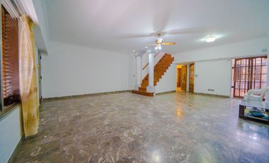 CASA VENTA VILLA BALLESTER 7 AMB. 2 CH PILETA