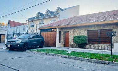 CASA VENTA VILLA BALLESTER 7 AMB. 2 CH PILETA