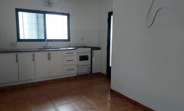 CASA 4 AMBIENTES ALQUILER RAMOS MEJIA QUINCHO