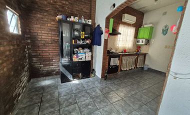 Casa 3 ambientes en venta en Sarandi Oportunidad