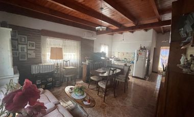 CASA 3 AMBIENTES EN ALQUILER, ZONA CENTRO