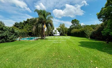 Casa quinta en venta sobre 2000m2 de parque. Barrio Parque Las Lomadas. Cardales