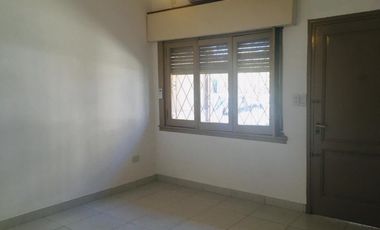 Casa PH en alquiler en Ramos Mejia Sur