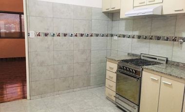 Casa PH en alquiler en Ramos Mejia Sur