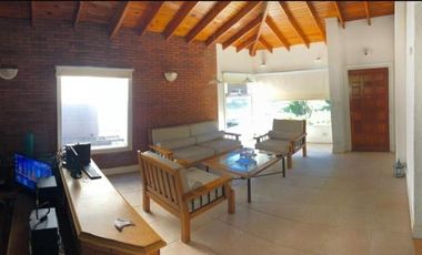 CASA EN VENTA 4 AMB - C/ PARRILA   PILETA - COUNTRY CLUB  VENADO 1 - CANNING RETASADA!!