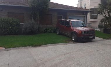 CASA EN VENTA 4 AMB - C/ PARRILA   PILETA - COUNTRY CLUB  VENADO 1 - CANNING RETASADA!!