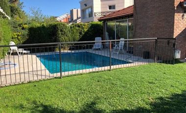 CASA EN VENTA 4 AMB - C/ PARRILA   PILETA - COUNTRY CLUB  VENADO 1 - CANNING RETASADA!!