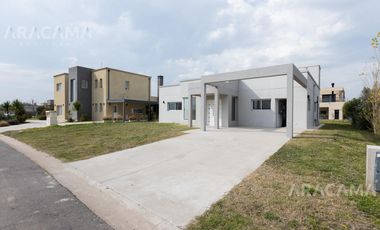 VENTA CASA EN LA ALAMEDA - CANNING