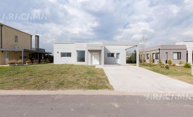 VENTA CASA EN LA ALAMEDA - CANNING