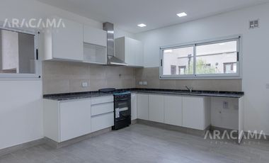 VENTA CASA EN LA ALAMEDA - CANNING