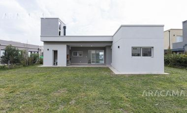 VENTA CASA EN LA ALAMEDA - CANNING