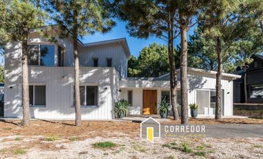 VENTA CASA COSTA ESMERALDA, BARRIO MARÍTIMO III, LOTE AL 100, 5 AMBIENTES