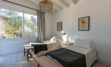 VENTA CASA COSTA ESMERALDA, BARRIO MARÍTIMO III, LOTE AL 100, 5 AMBIENTES