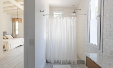 VENTA CASA COSTA ESMERALDA, BARRIO MARÍTIMO III, LOTE AL 100, 5 AMBIENTES