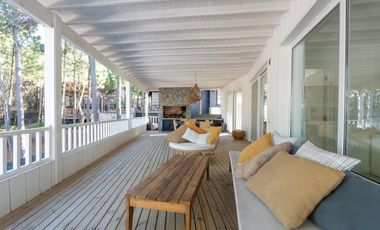 VENTA CASA COSTA ESMERALDA, BARRIO MARÍTIMO III, LOTE AL 100, 5 AMBIENTES