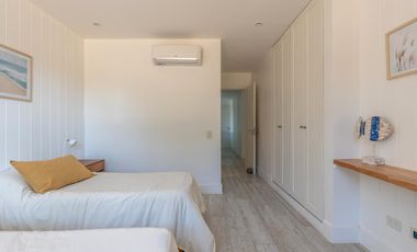 VENTA CASA COSTA ESMERALDA, BARRIO MARÍTIMO III, LOTE AL 100, 5 AMBIENTES