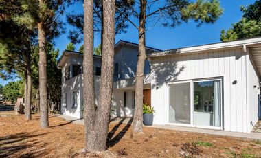 VENTA CASA COSTA ESMERALDA, BARRIO MARÍTIMO III, LOTE AL 100, 5 AMBIENTES