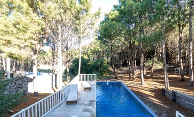 VENTA CASA COSTA ESMERALDA, BARRIO MARÍTIMO III, LOTE AL 100, 5 AMBIENTES