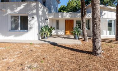 VENTA CASA COSTA ESMERALDA, BARRIO MARÍTIMO III, LOTE AL 100, 5 AMBIENTES