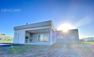 VENTA CASA EN LA ALAMEDA - CANNING