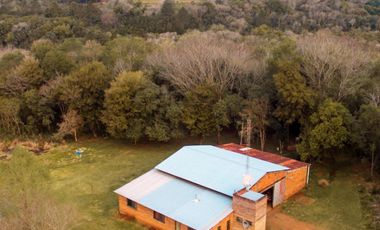 Casa en venta - 2 Dormitorios 1 Baño - Cocheras - 10.000Mts2 - Misiones