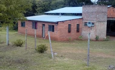 Casa en venta - 2 Dormitorios 1 Baño - Cocheras - 10.000Mts2 - Misiones