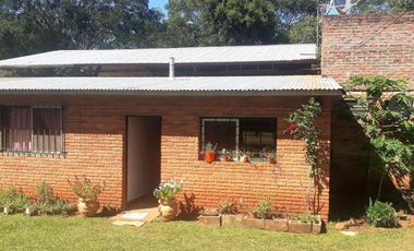 Casa en venta - 2 Dormitorios 1 Baño - Cocheras - 10.000Mts2 - Misiones