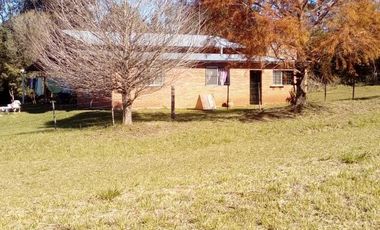 Casa en venta - 2 Dormitorios 1 Baño - Cocheras - 10.000Mts2 - Misiones