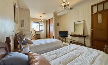 CASA VENTA VICENTE LOPEZ 4 AMB JARDIN PILETA   2 LOCALES COMERCIALES