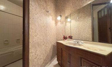 CASA VENTA VICENTE LOPEZ 4 AMB JARDIN PILETA   2 LOCALES COMERCIALES