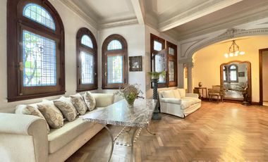 CASA VENTA VICENTE LOPEZ 4 AMB JARDIN PILETA   2 LOCALES COMERCIALES