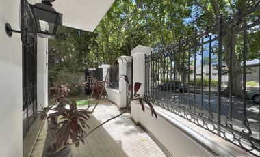 CASA VENTA VICENTE LOPEZ 4 AMB JARDIN PILETA   2 LOCALES COMERCIALES