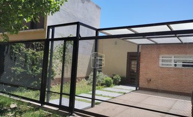 Venta - Casa 2 dormitorios en Barrio Entre Aguas  II - C095