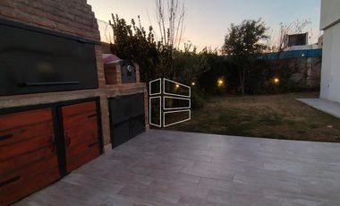 Venta - Casa 2 dormitorios en Barrio Entre Aguas  II - C095