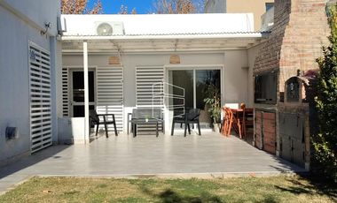 Venta - Casa 2 dormitorios en Barrio Entre Aguas  II - C095