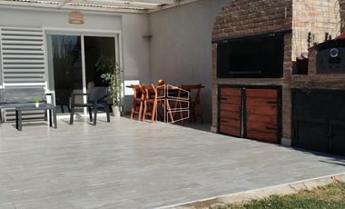 Venta - Casa 2 dormitorios en Barrio Entre Aguas  II - C095