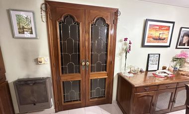 Chalet sobre 2 lotes con verde y piscina, Quilmes Oeste