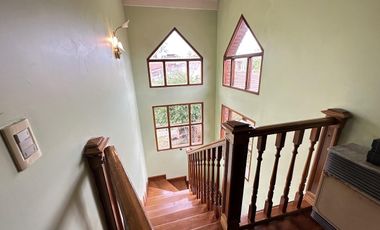 Chalet sobre 2 lotes con verde y piscina, Quilmes Oeste