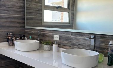 Venta departamento tres dormitorios piso completo