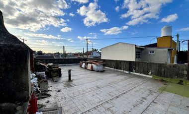 Chalet con garage, 2 dorm, baño, patio y terraza - Vta Dta - APTO CRÉDITO!!!